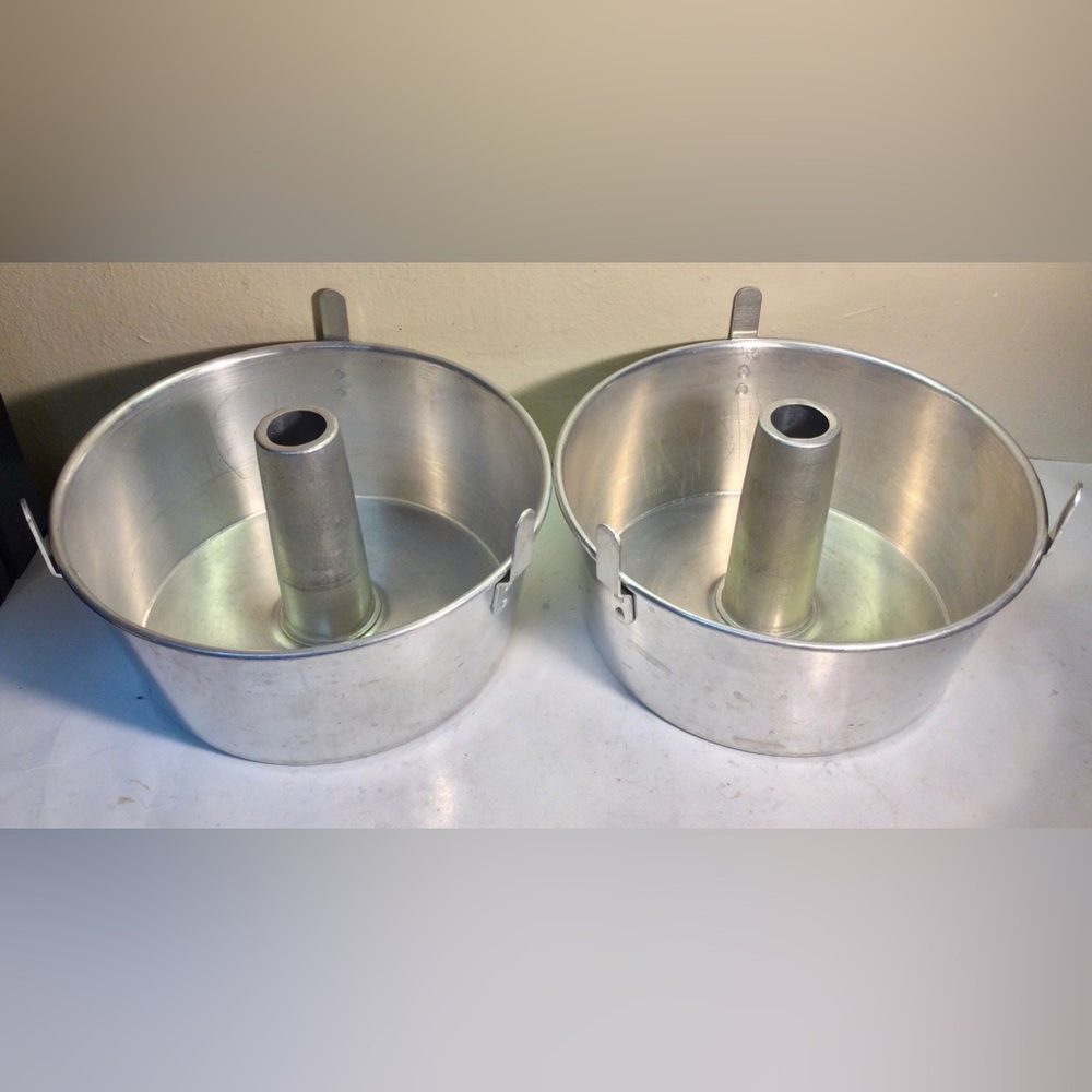 2 TWO Vintage Mirro Aluminum 5304M Solid One Piece 10” Tube Cake Pan Made in USA